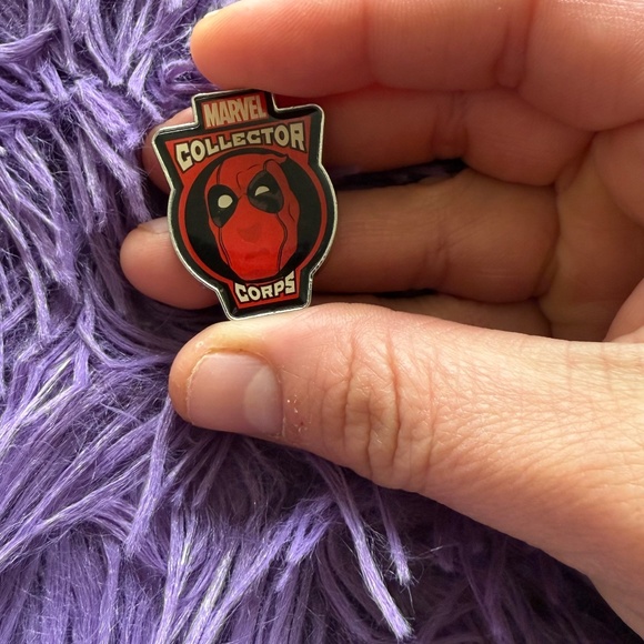 Marvel pins - Picture 1 of 7